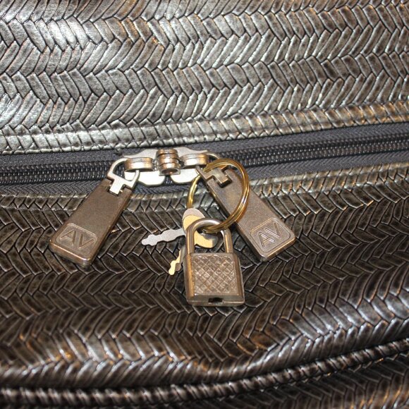 ADRIENNE VITTADINI Luggage Carry On Roller Computer Books NWOT - Picture 6 of 10
